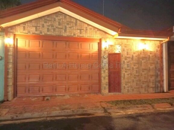 Venta de Casa de 2 Plantas en El Tejar del Guarco. in El Tejar, El Guarco, Cartago — ₡ 85 000 000