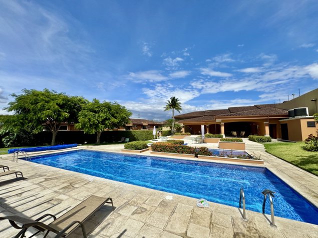 Venta de casa en condominio en Escazú, Villas de Valencia en Escazú, San José — $399,000