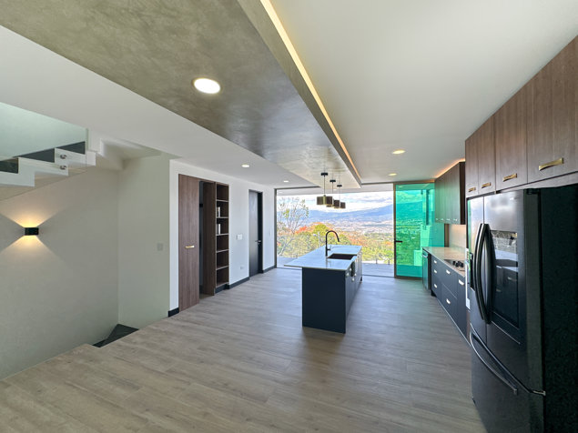 Venta de moderna casa con espectaculares vistas en Escazú in San Antonio, Escazú, San José — $485,000 - Photo 2 of 18