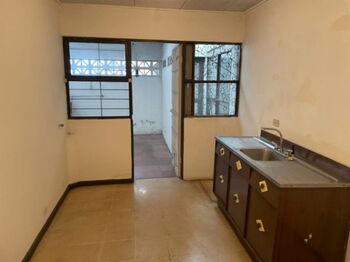 VENDO CASA EN CURRIDABAT. USO DE SUELO MIXTO en Curridabat, San José — 80 000 000 ₡ - Foto 4 de 14
