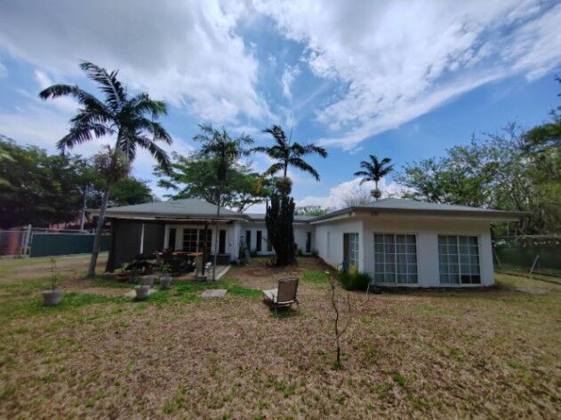 Venta de Casa en Brasil de Santa Ana.  in Brasil, Santa Ana, San José — $390,000
