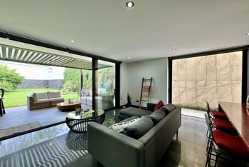 Venta casa moderna con acabados de lujo en Lindora en Pozos, Santa Ana, San José — $375,000 - Foto 2 de 29