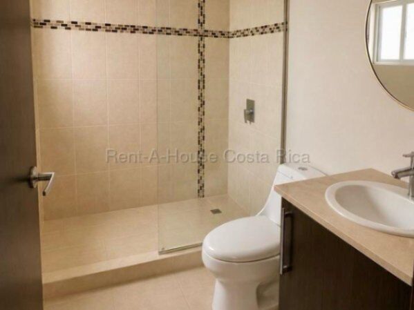 Se vende casa en La Guacima Alajuela 26-2120 en Guácima, Alajuela — ₡ 93 000 000