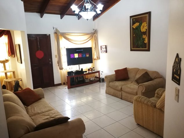 Casa Quizarco - Sto Dom. Heredia in Pará, Santo Domingo, Heredia — $2,000 - Photo 3 of 22