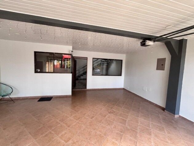 Venta de hermosa casa en Mercedes Norte Heredia en Mercedes, Heredia — ₡ 110 000 000