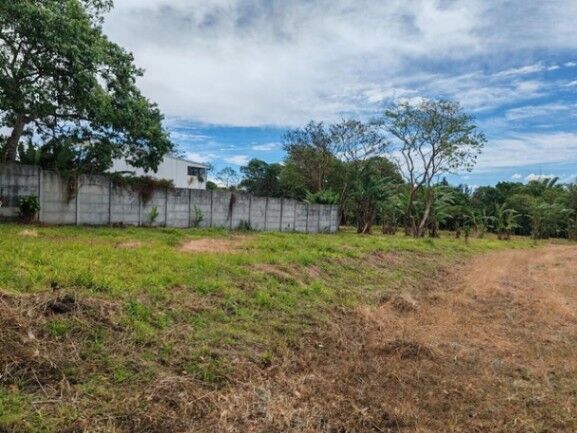 Se vende amplio lote con mas de 9,900m2 en Desamparados Alajuela 25-1447 en Desamparados, Alajuela — $1,500,000
