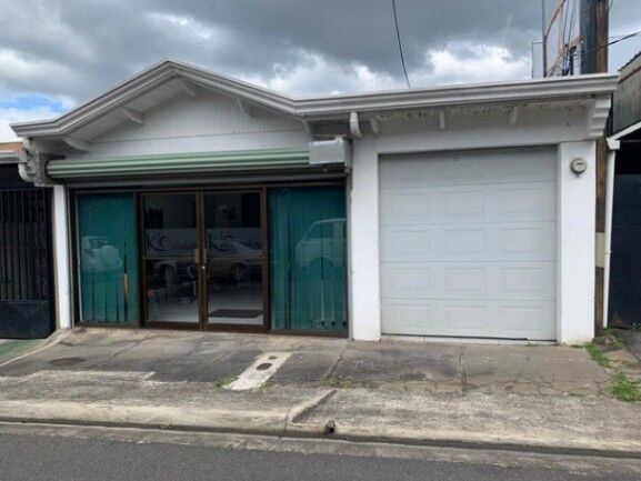 Se vende espaciosa casa para inversion en Mercedes Sur 23-1919 en Mercedes, Heredia — ₡ 98 000 000
