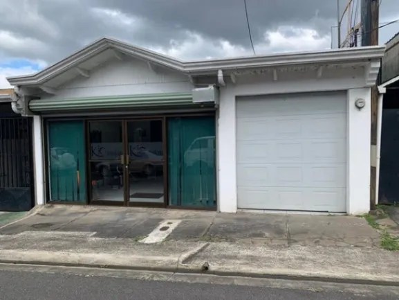 Se vende espaciosa casa para inversion en Mercedes Sur 23-1919 en Mercedes, Heredia — ₡ 98 000 000
