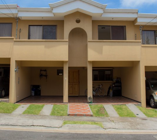 CASA DE 5 HABITACIONES EN CONDOMINIO LAGUNILLA en San Pablo, Heredia — $185,000