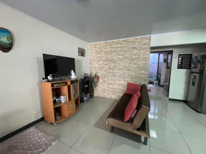 Venta de casa en condominio con 4 habitaciones, ideal para invertir #26-1913 GS in Zapote, San José — $166,000