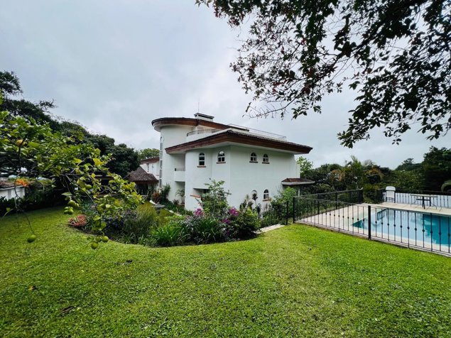 Venta de residencia con piscina, río privado y vistas a la montaña #26-622 GS en Santo Domingo, Santa Bárbara, Heredia — $1,250,000