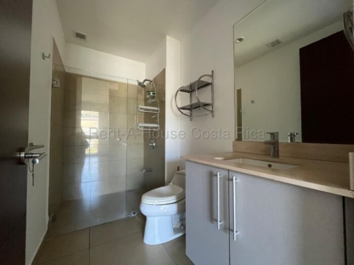 Se alquila apartamento en Escazú San José 26-1705 in San Rafael, Escazú, San José — $1,900