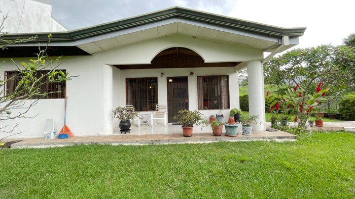 CASA ESQUINERA EN VENTA DE UNA PLANTA EN ESCAZÚ en San Rafael, Escazú, San José — $260,000 - Foto 2 de 24