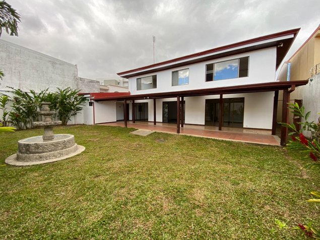 Venta Casa uso suelo mixto Grandilla Curridabat en Curridabat, San José — $600,000