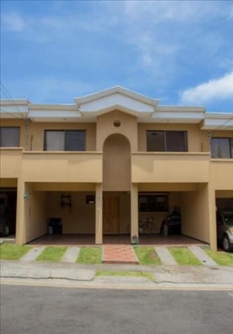  Casa en venta Condominio Real las Gladiolas en Ulloa, Heredia — ₡ 97 000 000 - Foto 2 de 14