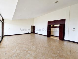 Venta de casa de lujo con piscina y entorno natural en Ciudad Colón #27-325 GS in Colón, Mora, San José — $675,000 - Photo 4 of 22