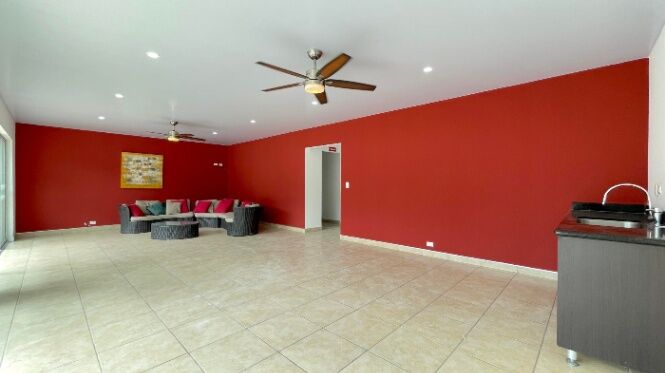Venta de Linda Casa en Escazú / Mls. 25-1893 OFC JB en San Rafael, Escazú, San José — $275,000