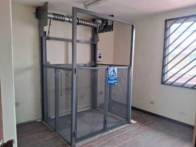 Alquiler de Local Comercial en Tibás, San José. RAH 26-785 PRECIO REBAJADO in San Juan, Tibás, San José — ₡ 500 000