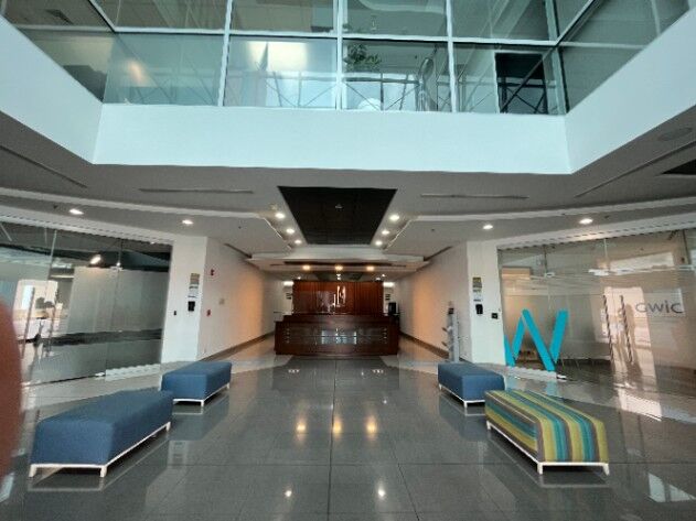 ¡Oficina en alquiler en exclusiva torre en Santa Ana!  in Santa Ana, San José — $1,458