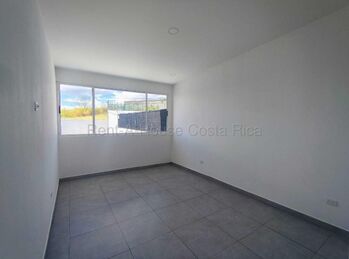 Venta de Amplia Casa Moderna de 4 habitaciones en San Rafael de Heredia 26-1686  en San Josecito, San Rafael, Heredia — $315,000 - Foto 5 de 24