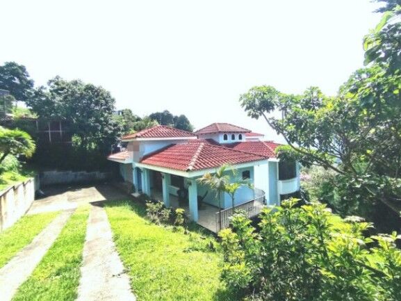 Se vende casa de lujo con amplio lote en Tarbaca de San José 25-1854 in Tarbaca, Aserrí, San José — $370,000