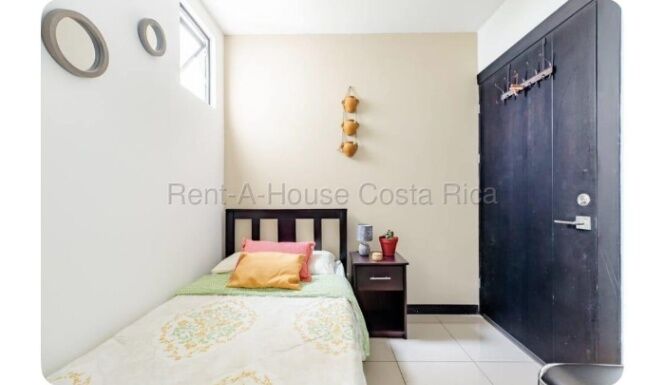 CASA EN VENTA EN ULLOA DE HEREDIA in Ulloa, Heredia — $250,000