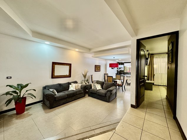 Venta de casa en San Ramón, La Unión de Tres Rios - Residencial in San Ramón, La Unión, Cartago — $275,000 - Photo 2 of 31
