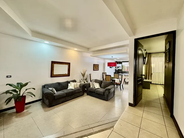 Venta de casa en San Ramón, La Unión de Tres Rios - Residencial in San Ramón, La Unión, Cartago — $275,000 - Photo 2 of 31