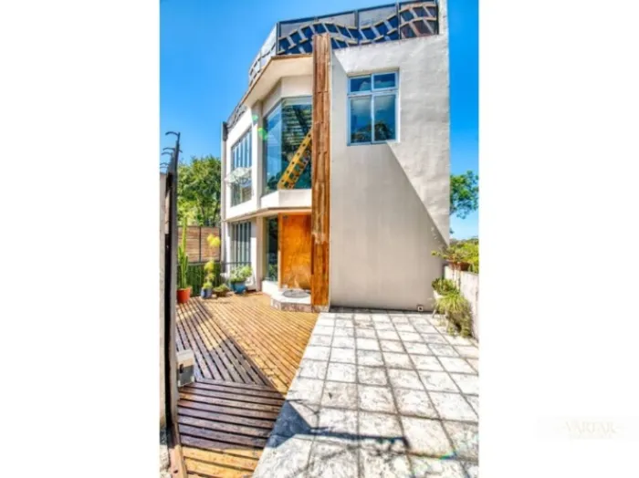 VENTA CASA MODERNA SANTA ANA CON VISTA AL VALLE CENTRAL en Santa Ana, San José — $350,000 - Foto 2 de 21