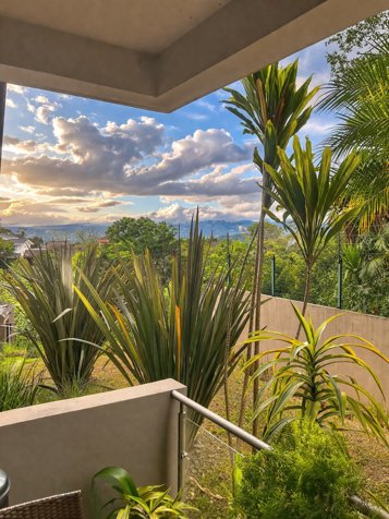 VENTA Apartamento más amplio que el promedio, con terraza  (MJ) en Granadilla, Curridabat, San José — $229,000 - Foto 2 de 7