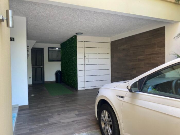 Venta de Magnifica Casa en Escazú / Mls. 26-478 OFC JB en Escazú, San José — $340,000