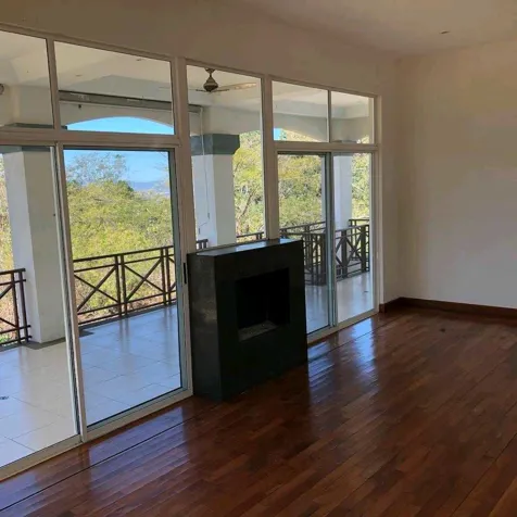Gran oportunidad de alquiler en Guachipelin Escazu en Escazú, San José — $4,500 - Foto 3 de 32