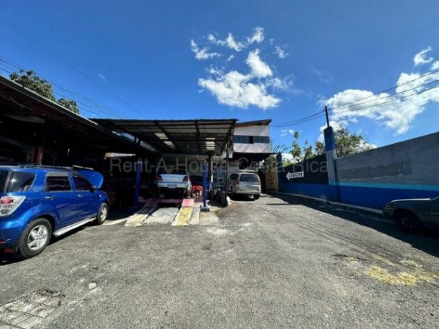 Venta de Bodega+3 Viviendas Independientes en Granadilla de Curridabat.  in Granadilla, Curridabat, San José — $1,600,000