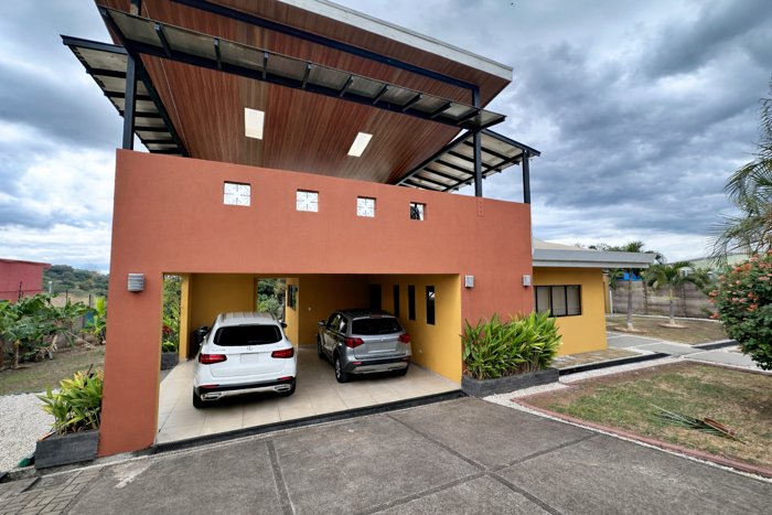 Venta de casa amueblada en gran terreno, Grecia, Alajuela. (FAU) in Puente De Piedra, Grecia, Alajuela — $450,000 - Photo 2 of 20