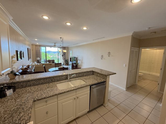 Apartamento en venta Playas del Coco, Pacifico in Sardinal, Carrillo, Guanacaste — $440,000 - Photo 3 of 14