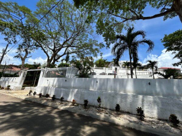 Venta de Excelente Casa en Carrillo, Guanacaste / OFC in Sardinal, Carrillo, Guanacaste — $2,700,000