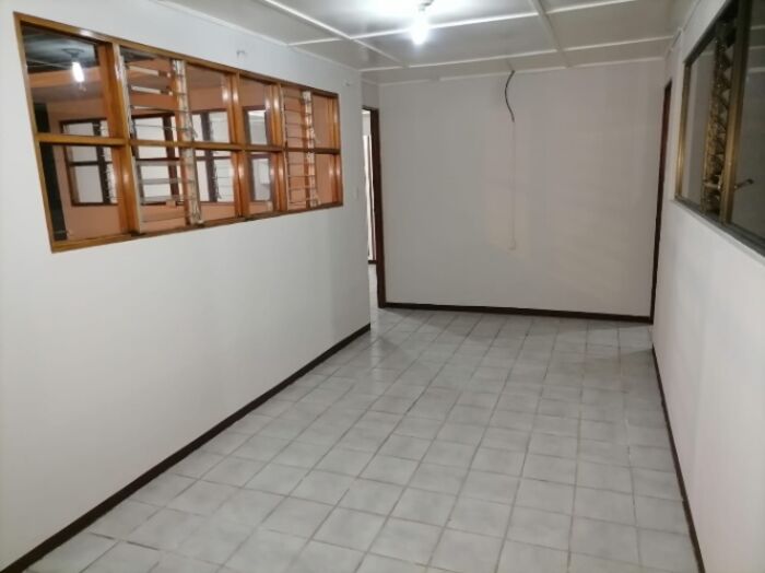 SE VENDE LOCAL COMERCIAL Y APARTAMENTO EN HEREDIA.  en Mercedes, Heredia — ₡ 140 000 000