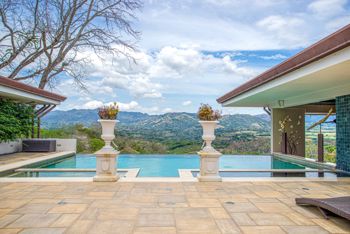 Turnkey Exotic Villa with Pool & Views | Bitcoin Accepted | en Jesús, Atenas, Alajuela — $3,900,000 - Foto 2 de 50