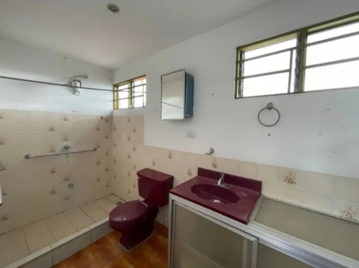 House Sale + 4 APARTMENTS in Catedral, San José. in Catedral, San José — ₡ 150 000 000 - Photo 2 of 11