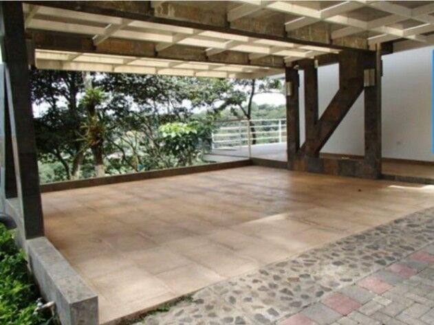 Casa en venta moderna con amplio terreno y potencial de desarrollo en Turrúcares #26-1017 GS en Turrúcares, Alajuela — $505,000