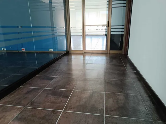 Alquiler de oficina con vista en centro comercial de Escazú #23-2992 GS en Escazú, San José — $3,167 - Foto 2 de 10