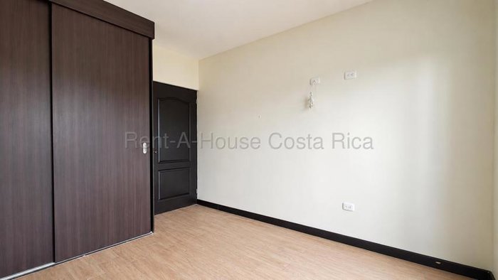 Venta de Casa en Condominio Puerta del Sol, Aguacaliente (San Francisco), Cartago. RAH 27-860 in Aguacaliente, Cartago — ₡ 62 000 000 - Photo 3 of 13