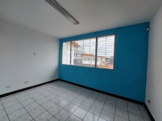 Se vende espaciosa casa con patio en Guadalupe de Goicoechea 26-580 en Guadalupe, Goicoechea, San José — $220,000