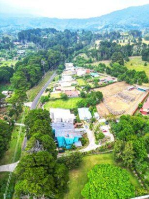 Se vende amplia propiedad con uso mixto en Ángeles de San Rafael 25-990 in Ángeles, San Rafael, Heredia — $1,950,000