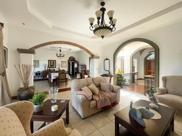 Se vende casa de lujo de una planta, Urb. La Caraña, Santa Ana (AD). en Piedades, Santa Ana, San José — $725,000 - Foto 3 de 20