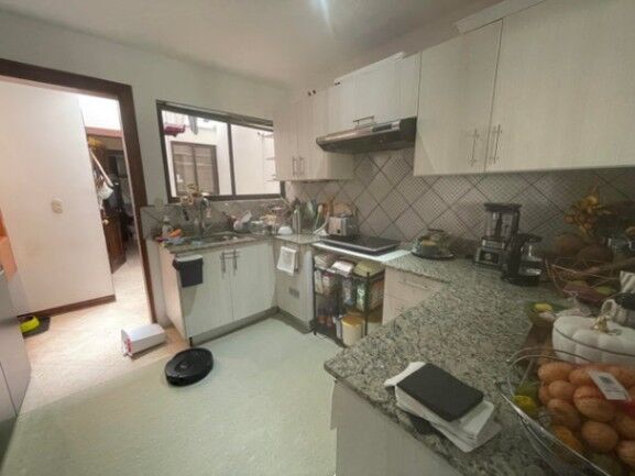Se vende moderna casa con jardin en condominio de Escazú 23-883 en San Rafael, Escazú, San José — $325,000