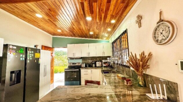 Casa en venta en Pérez Zeledón con amplio terreno con hermosas vistas  #26-985 GS en El General, Pérez Zeledón, San José — $560,000