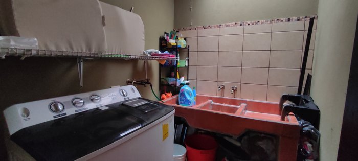 VENTA DE CASA EN TERRENO GRANDE , CAJÓN DE GRECIA. en Grecia, Alajuela — $210,000 - Foto 3 de 51