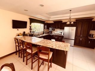 Spacious House for Sale in an Exclusive Condominium in San Isidro de Heredia in Concepción, San Isidro, Heredia — ₡ 300 000 000 - Photo 4 of 12