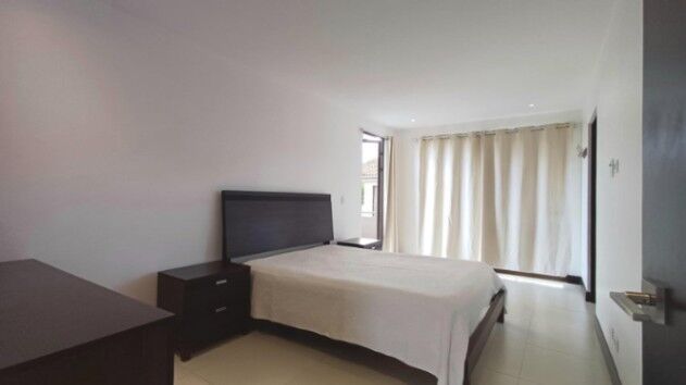 Venta de Casa en Montes de Oca, San José.  in Sabanilla, Montes De Oca, San José — $375,000